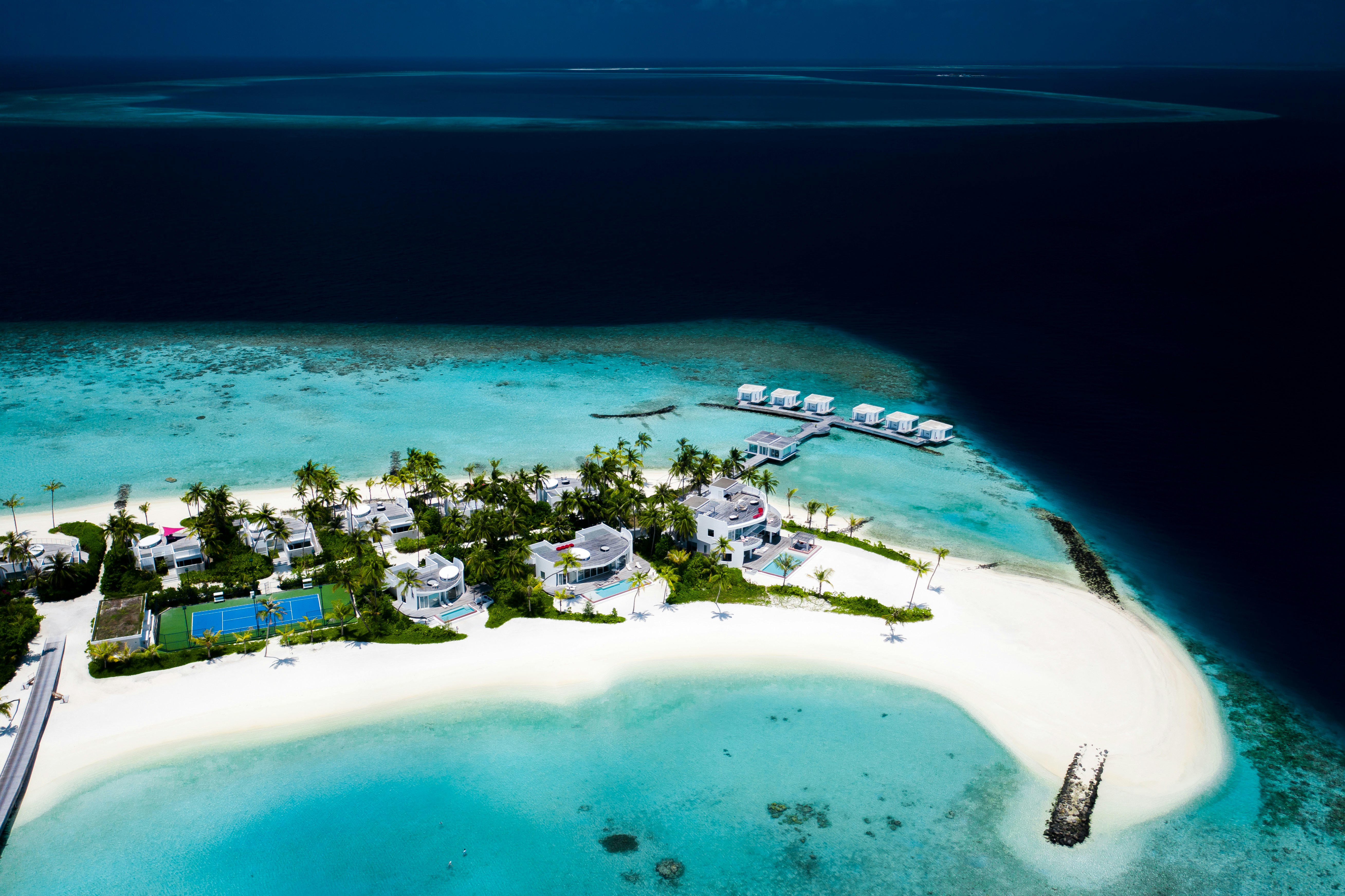 Maldives Luxury Travel Guide: Resorts, Villas & Experiences
